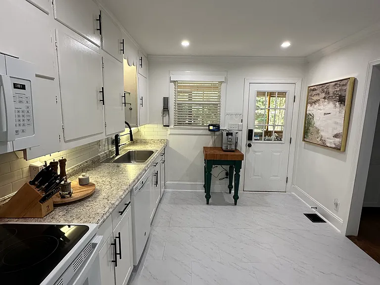 2200 Laburnum Ave — Photo 9