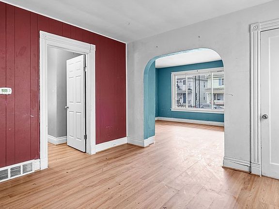 5th image of 123 Peter St