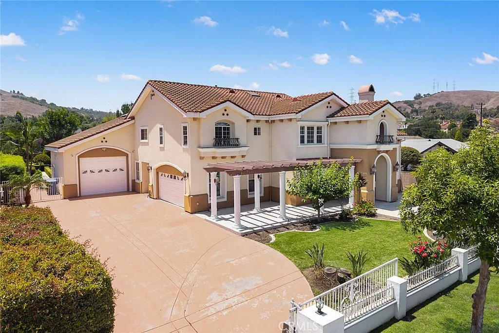6 bed, 10.0 bath, 4398 sqft, $6,500 — Photo 2