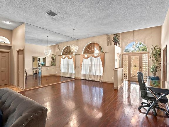 4th image of 321 Forrest Crest Ct