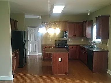 5th image of 3020 Grundy Ives Dr