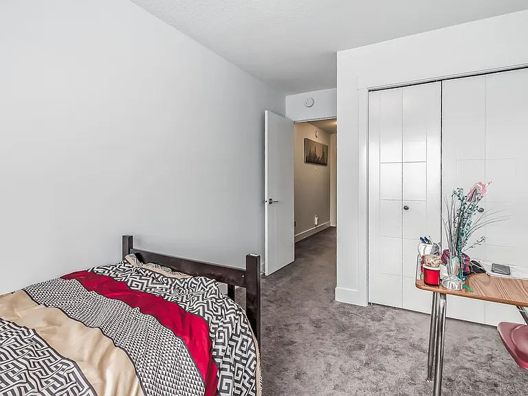 173 Cavanagh Cmn SW — Photo 18
