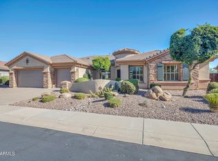 40627 N Club Pointe Dr, Phoenix, AZ 85086