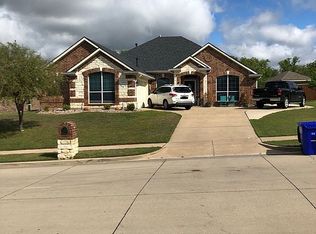 1317 Meadowlakes Dr, Azle, TX 76020
