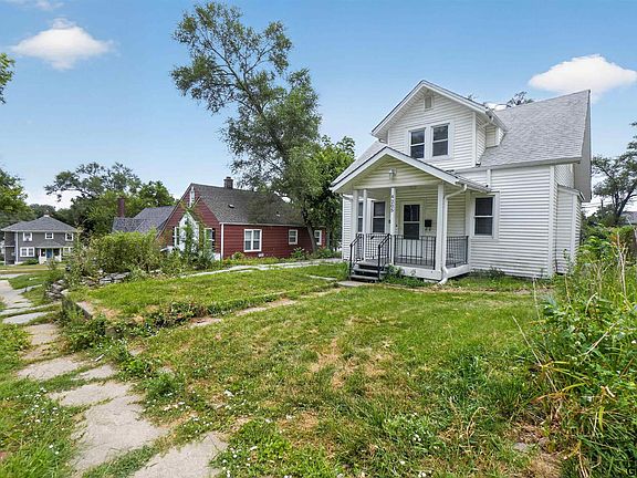 3rd image of 4205 Emmet St