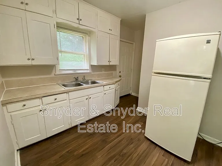 1011 Cordova Ave — Photo 7