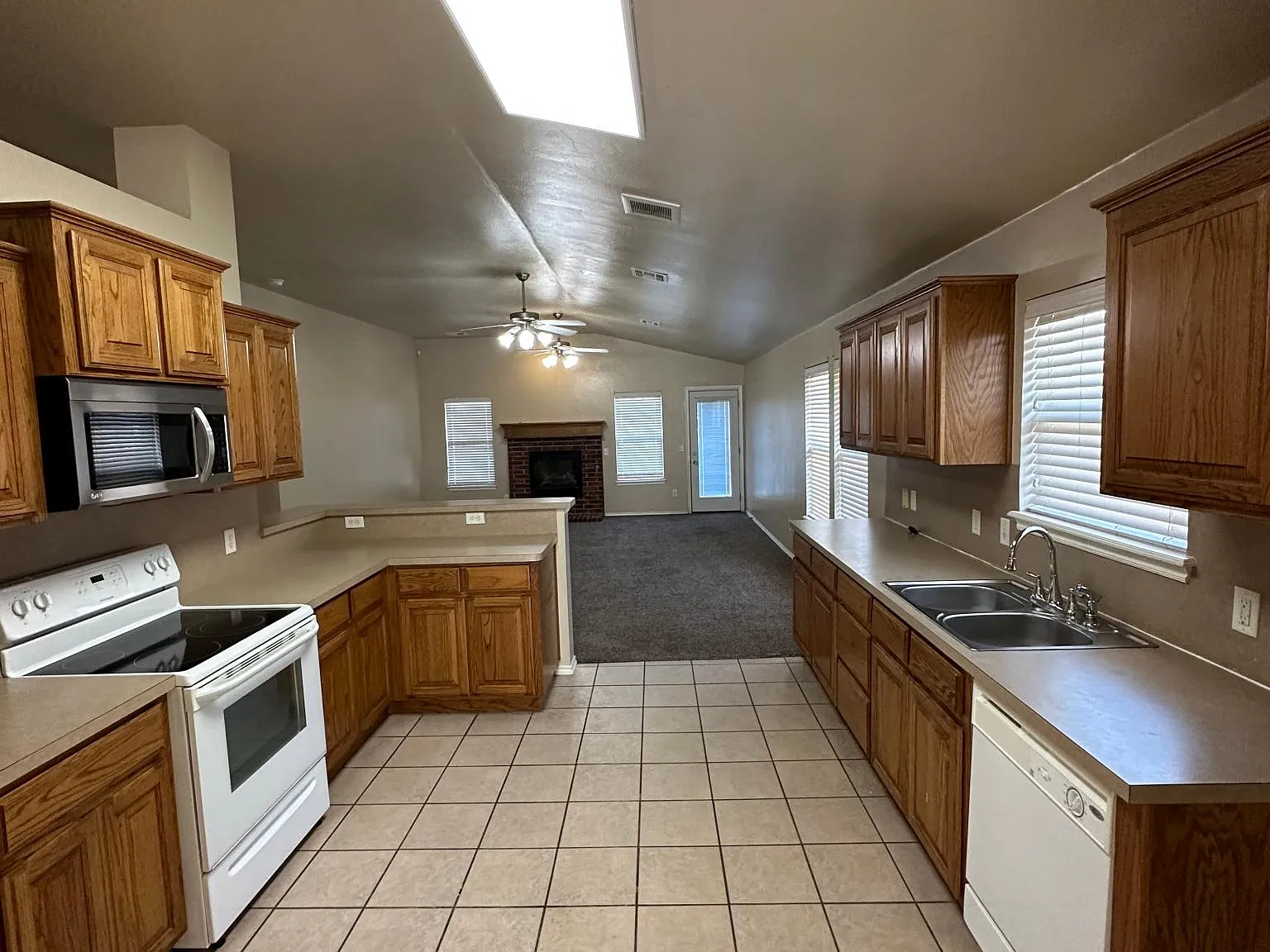 3 bed, 1730 sqft, $1,650 — Photo 4