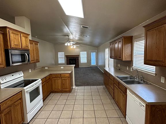 4th image of 809 Beechwood Way