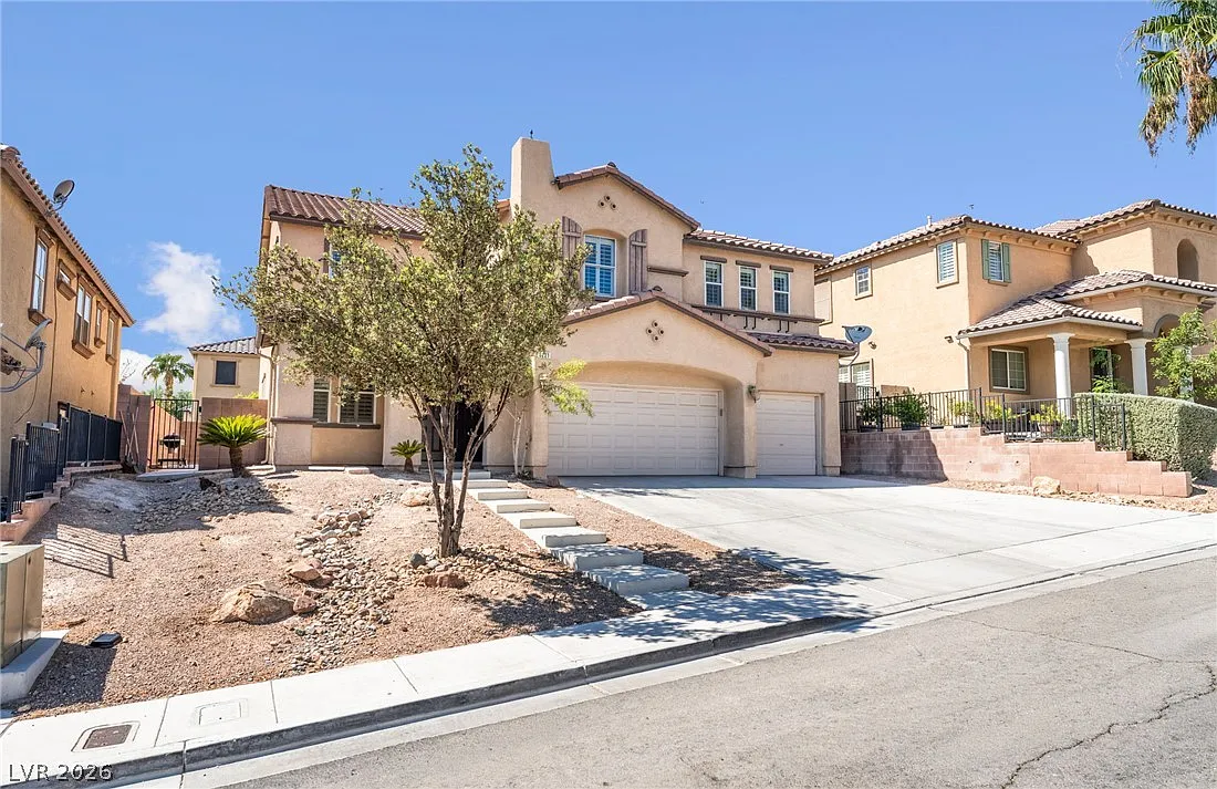 5 bed, 3.0 bath, 3720 sqft, $3,100 — Photo 3