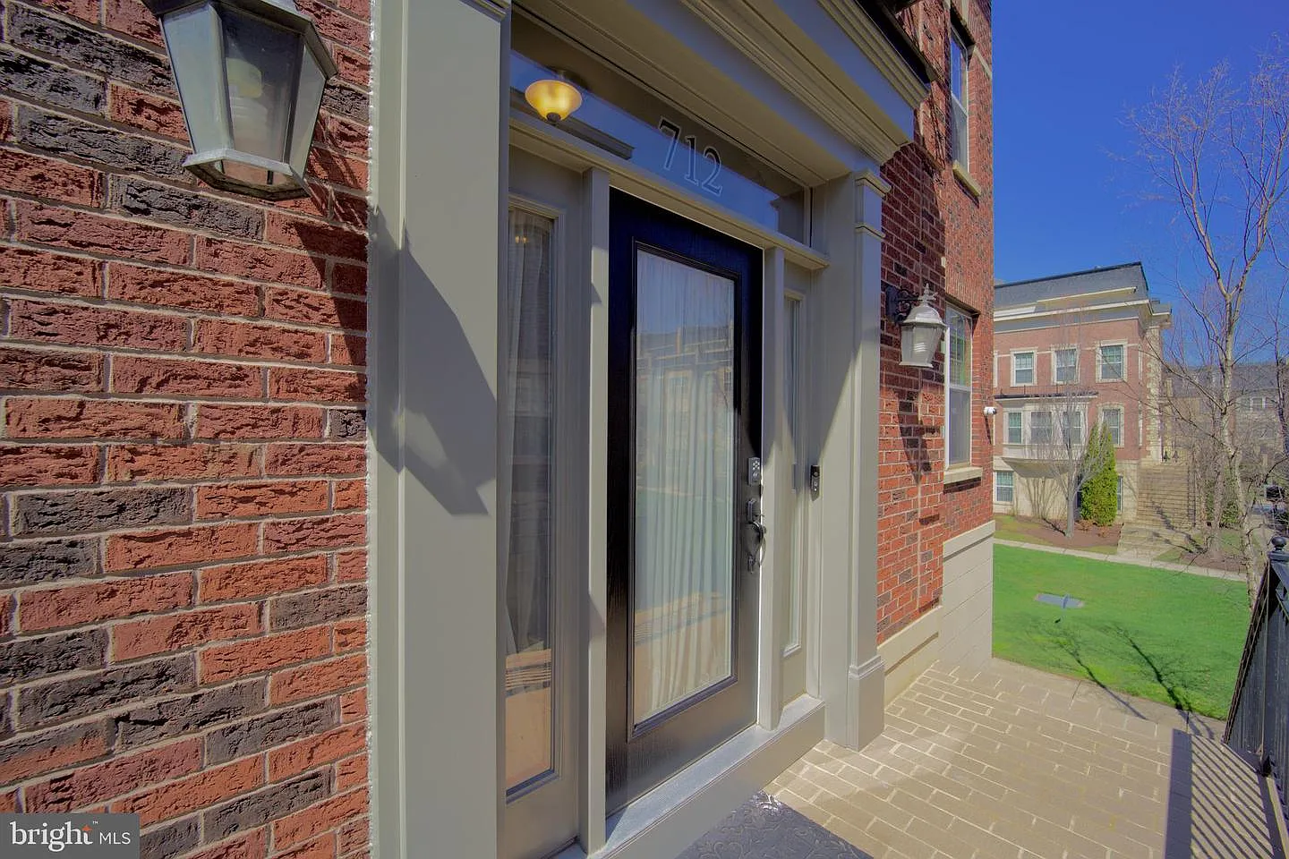 4 bed, 4.5 bath, 4151 sqft, $4,850 — Photo 3