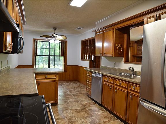 2nd image of 2500 Linda Cir