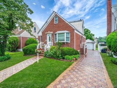 58 N Rockaway Ave, Lynbrook, NY, 11563