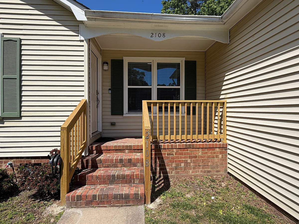 Building Photo - 2108 Grey Fox Ln