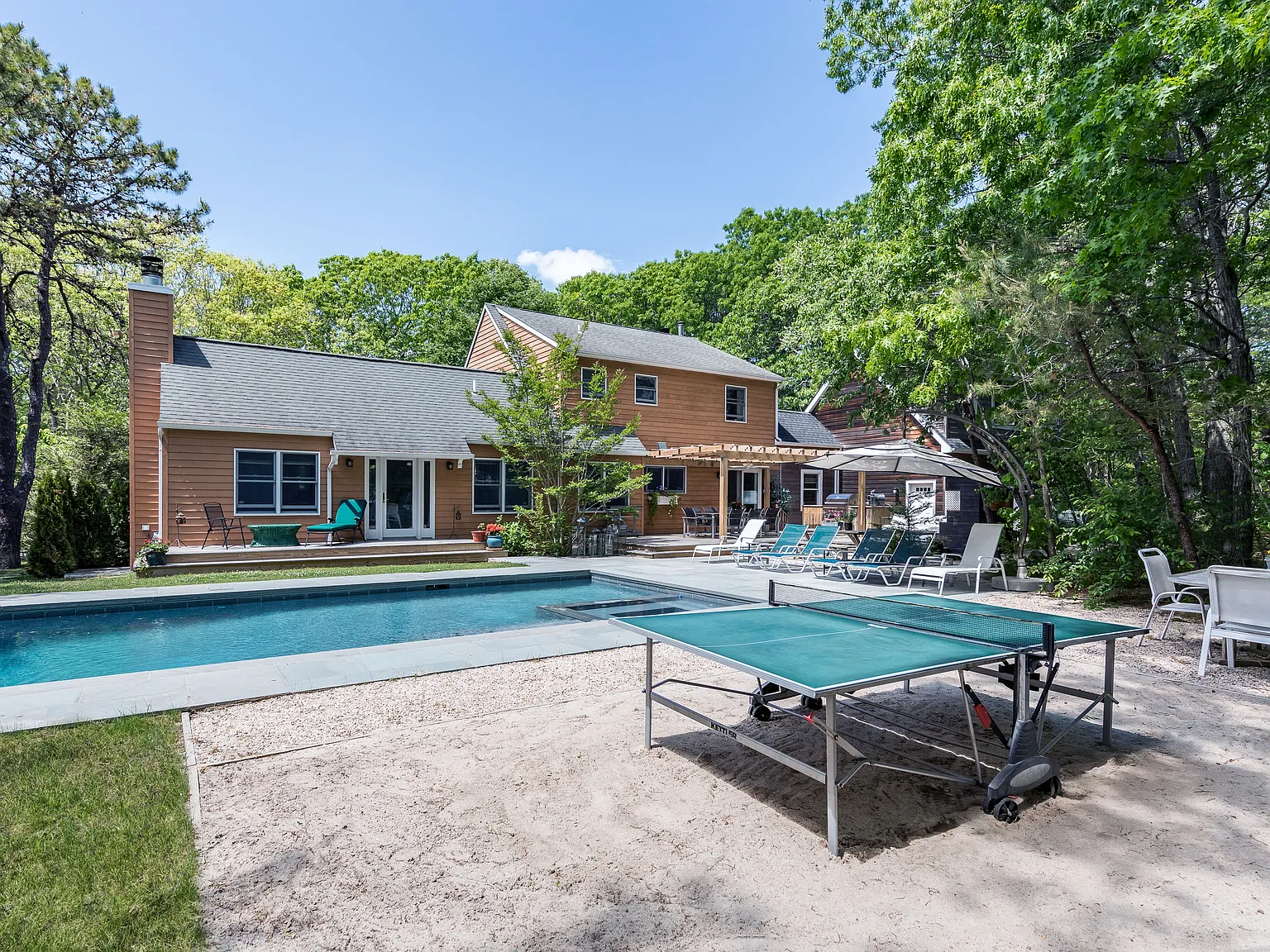 East Hampton Village Fringe — Photo 1
