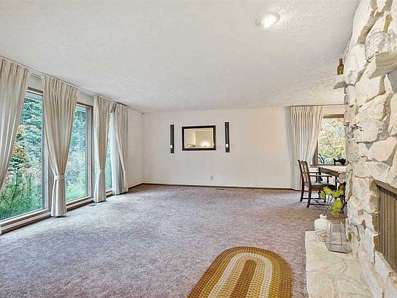 5th image of 8410 N Greenwood Ct