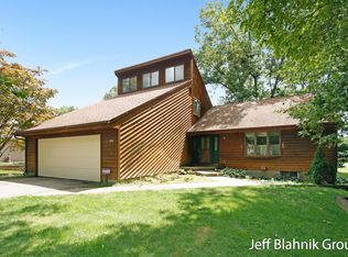 3400 Riverwoods Dr NE, Rockford, MI 49341