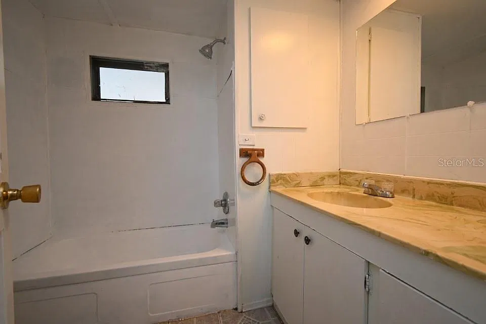 2 bed, 1.0 bath, 888 sqft, $900 — Photo 4