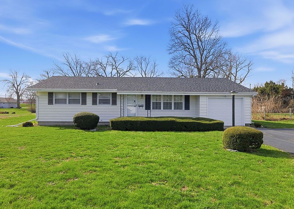 1st image of 223 Crescent Dr