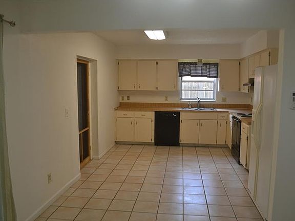 5th image of 4213 Lakewood Dr