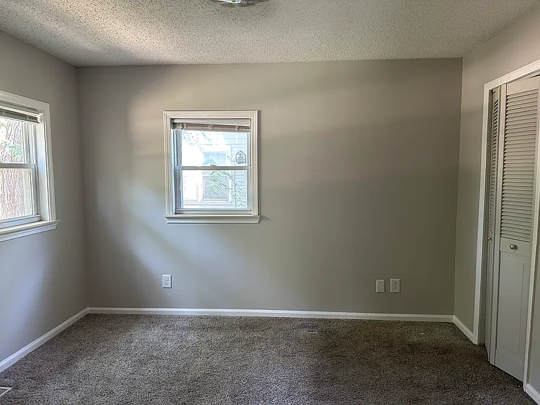 748 S Poplar St — Photo 14