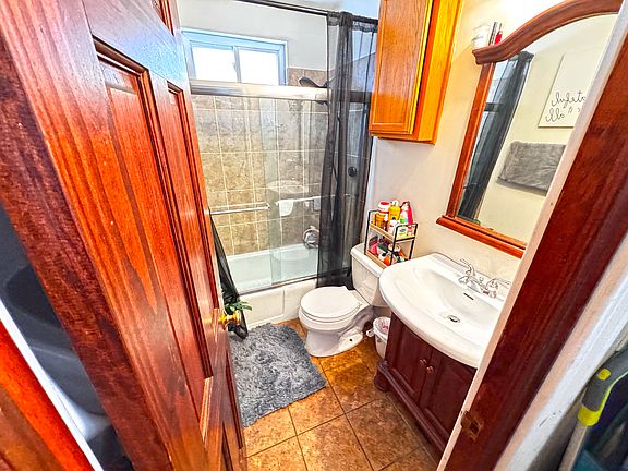 5th image of 637 W 46th Pl