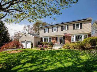 12 N Lake Cir, White Plains, NY
