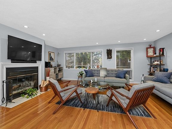 2nd image of 23 Ashland St #23