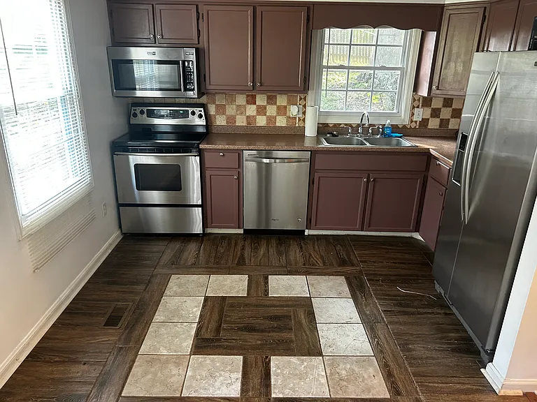 Lyle Ln — Photo 17