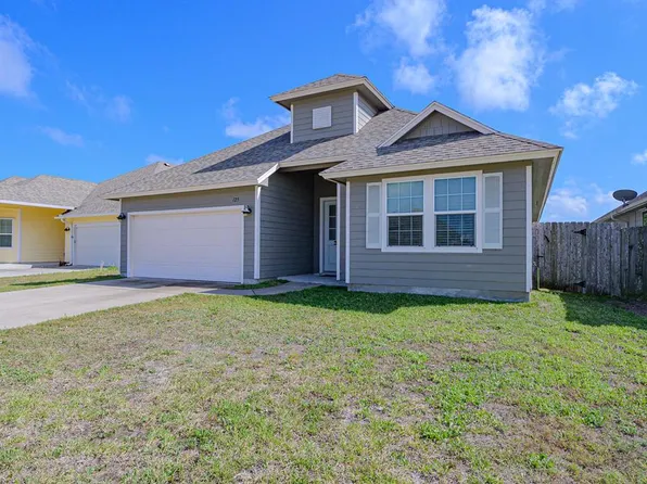 125 Shadow Moss Ln, Rockport, TX 78382