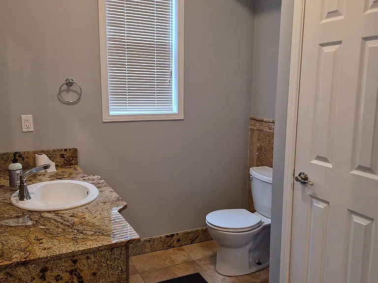 148 Ottawa St N #2 — Photo 8