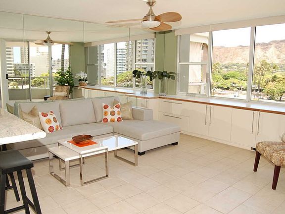 Mirrored wall captures even more space &