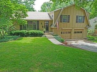 7607 Aberdeen St, Prairie Village, KS 66208