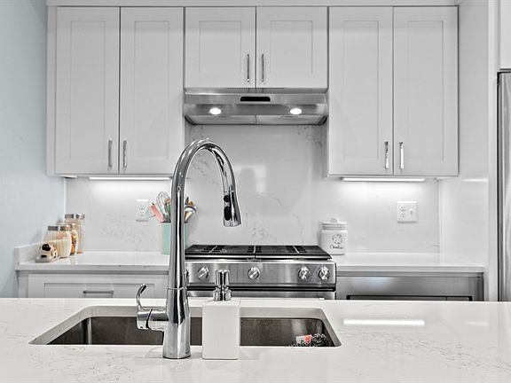 3rd image of 135 Hancock St #8
