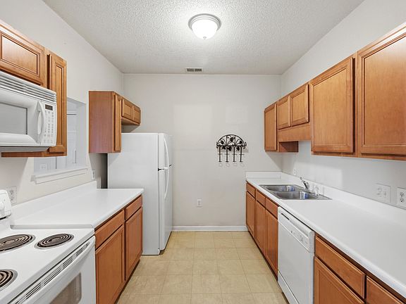 4th image of 3010 Winston Dr APT 67