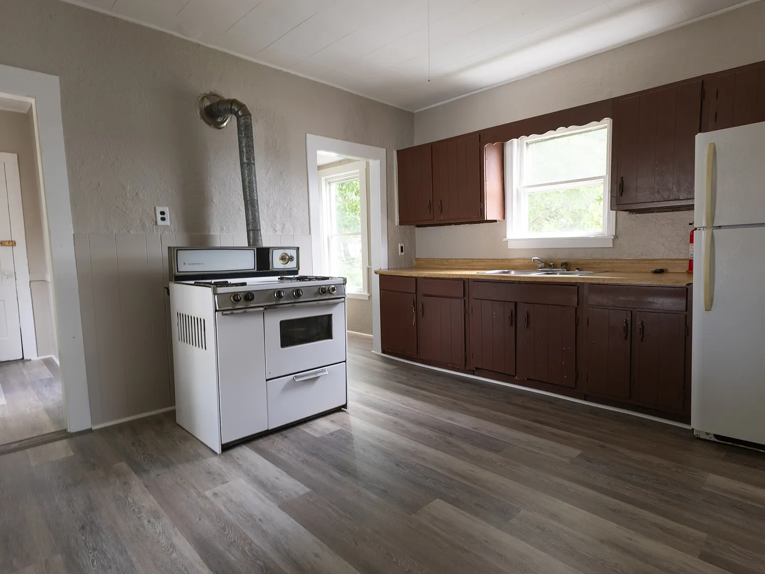 3 bed, $2,100 — Photo 3