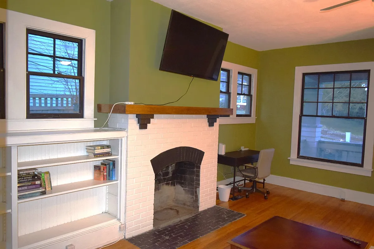 Building Photo - 1006 Thompson Pl #3