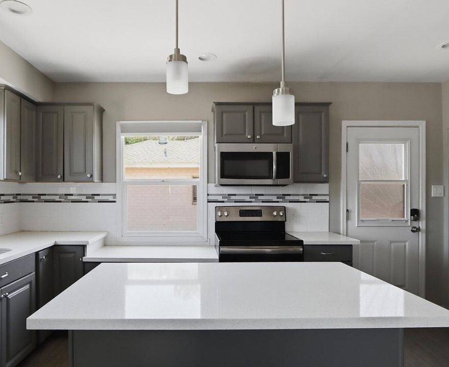 1st image of 3022 N 17th Ave