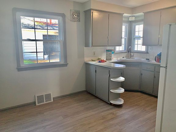 4th image of 10909 Brunswick Ave
