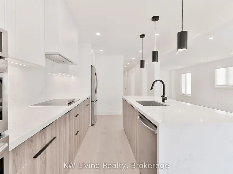 105 Chloe Cres — Photo 10