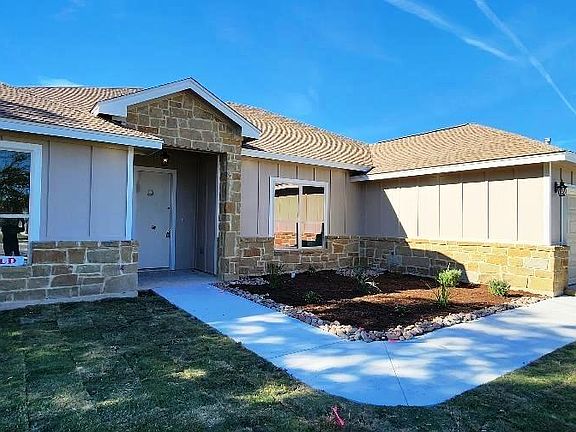 3rd image of 207 Pecan Meadow Ln