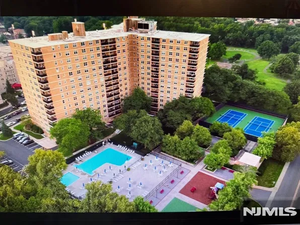 2200 Central Road #8S, Fort Lee, NJ 07024