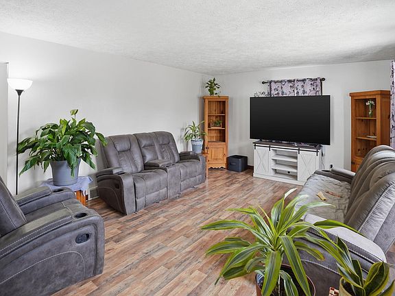 4th image of 109 Libhart St