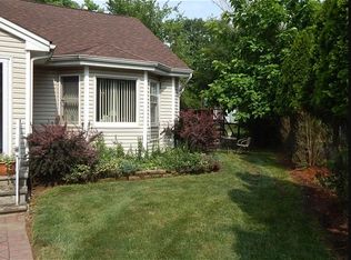 4 Glen Ave, Roseland, NJ 07068