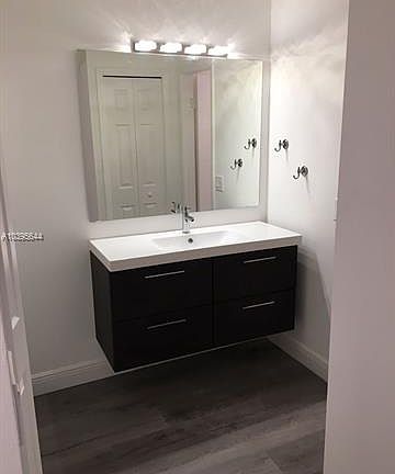 5th image of 404 Lakeview Dr APT 203