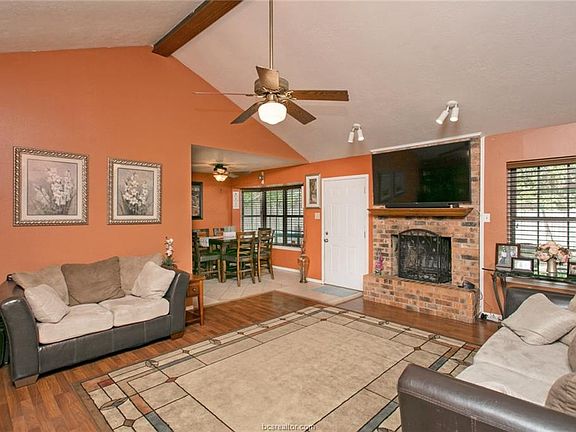 4th image of 2905 Forestwood Dr