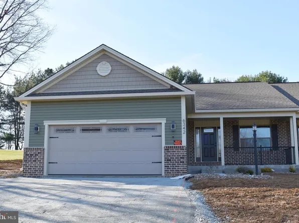 6342 Penn National Dr, Fayetteville, PA 17222