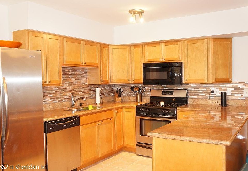 2nd image of 7662 N Sheridan Rd #1324