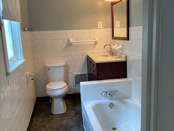 2 floor bathroom