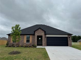 443 W Taverner Xing, Farmington, AR 72730
