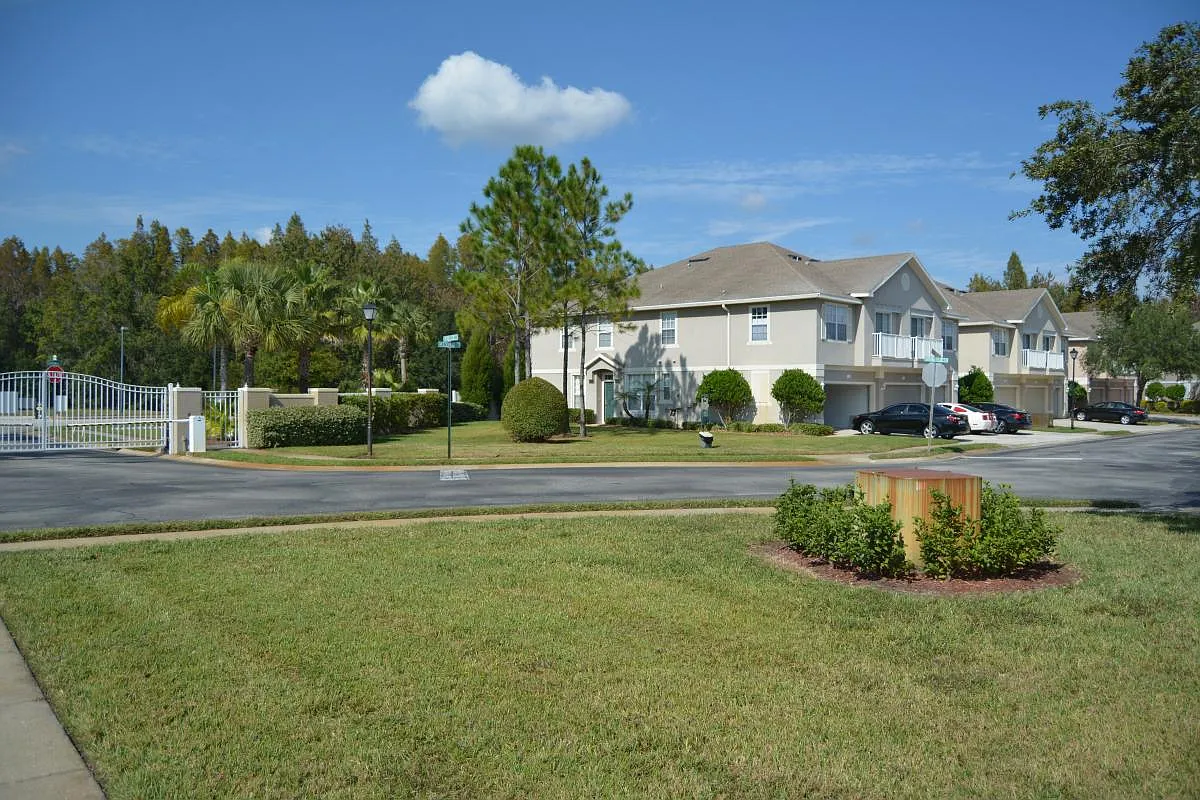 3 bed, 2.5 bath, 1700 sqft, $2,100 — Photo 4